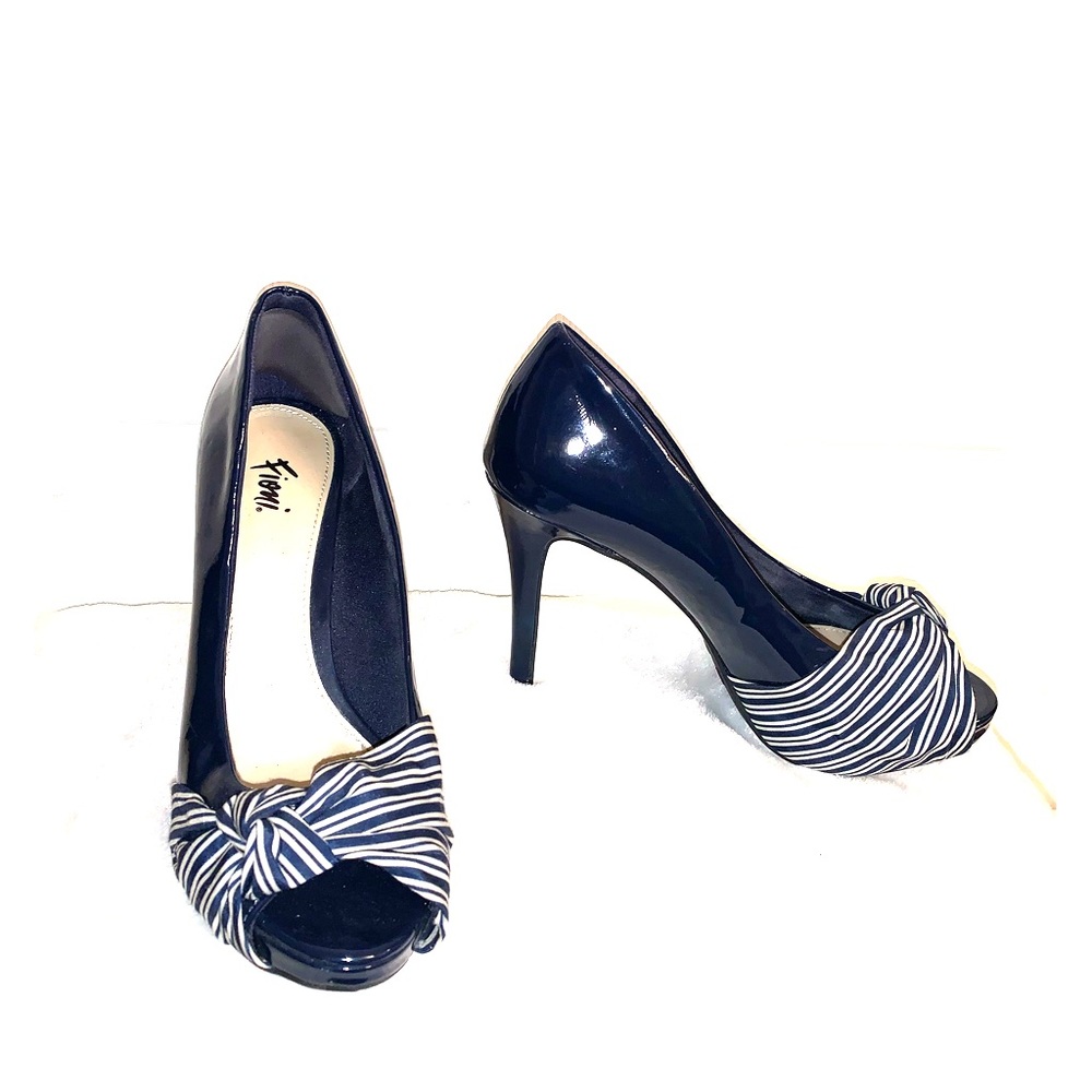 Fioni brand, navy & white pump,